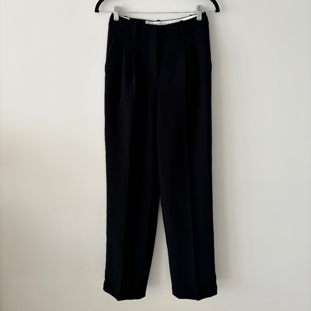 NWT Aritzia Effortless Pant